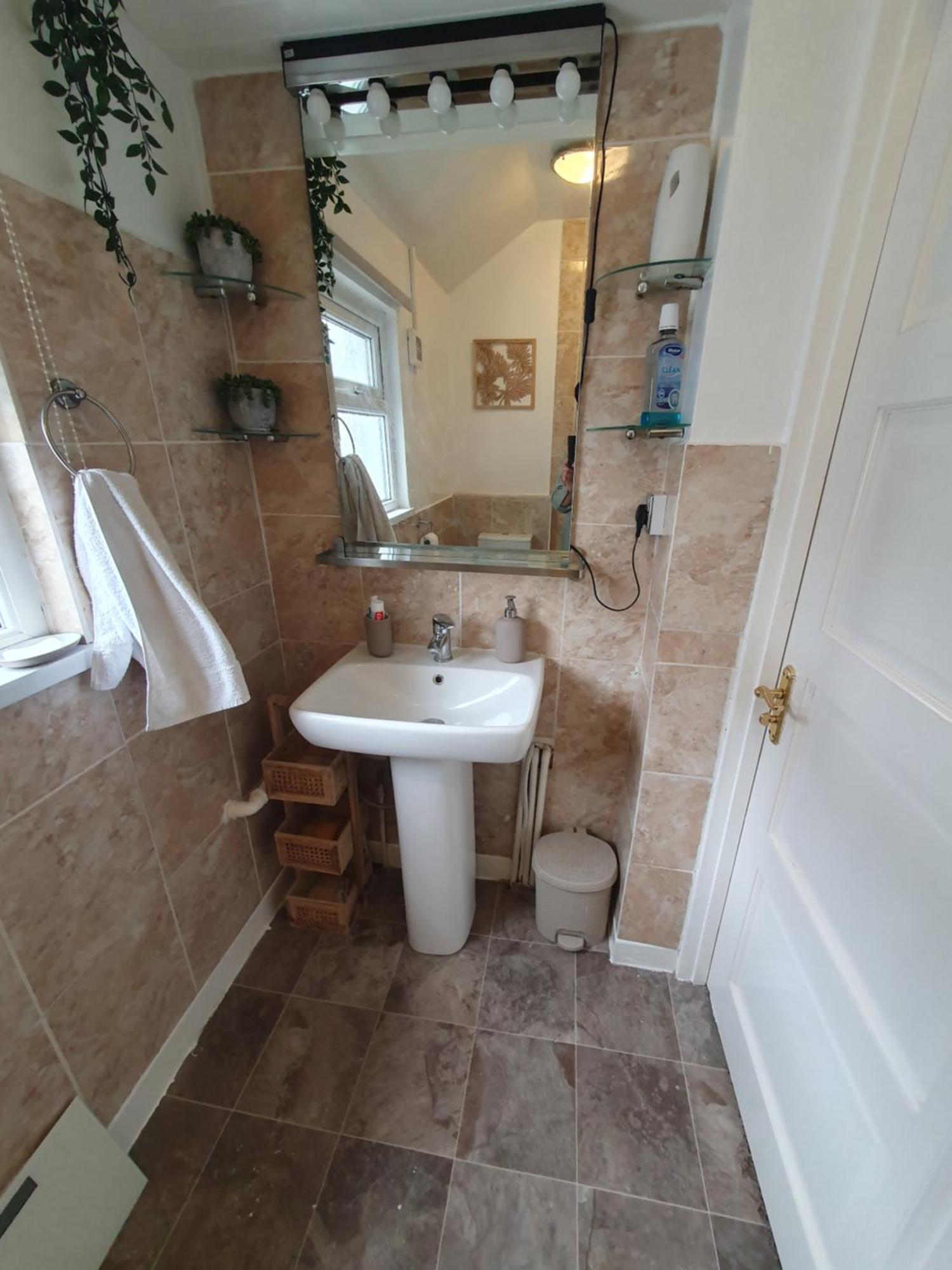 Private Room In Cardiff Luaran gambar